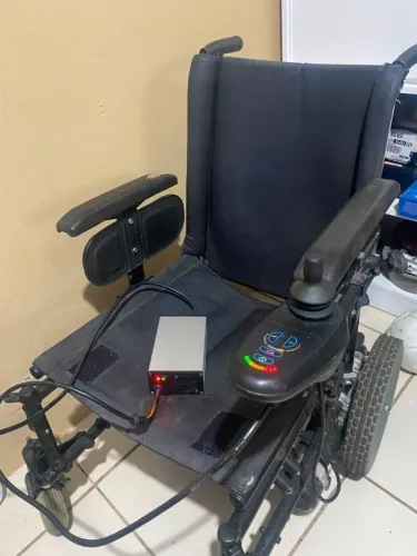 Cadeira de rodas motorizada