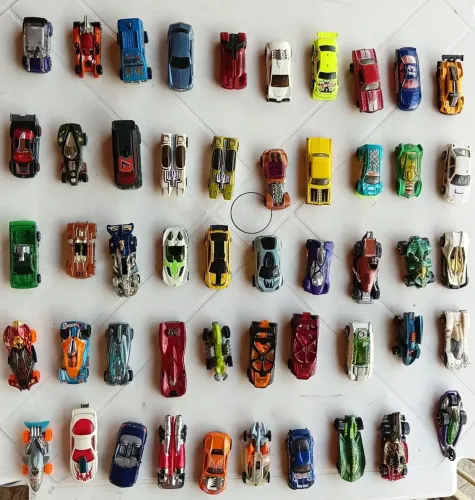 Vende-se Carrinhos da Hot Wheels, tenho 420 unidades.