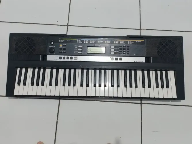 TECLADO YAMAHA PSR-E243