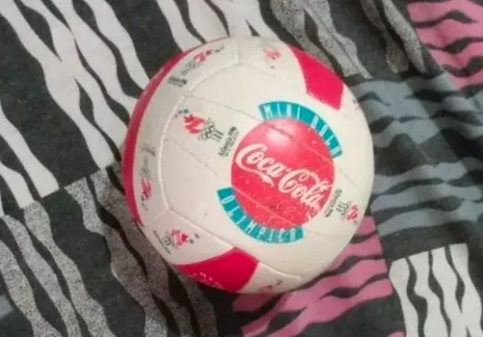 Bola de futebol Coca-Cola - coleção para amantes do esporte