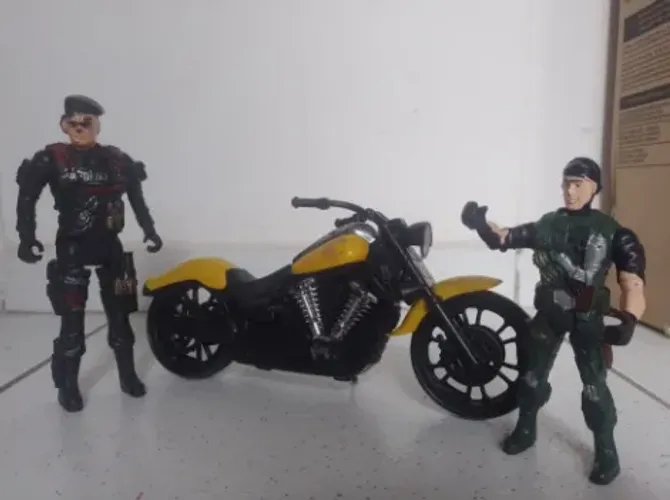 KIT MILITAR COM MOTO - 2 BONECOS + MOTO