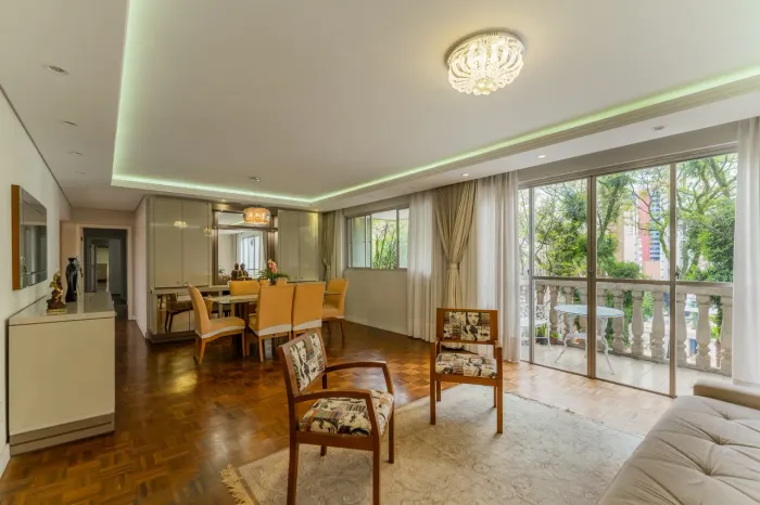 Apartamento no Milton Viana, 04 Quartos, 02 Vagas, Face Leste, Água Verde, Curitiba.