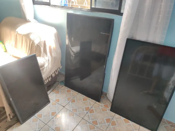 Vendo tv pra retirada de peças