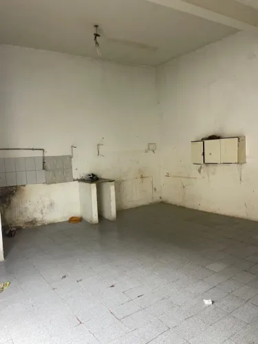 Garagem para depósito ou etc . Ja está pintado e fis umas reformas