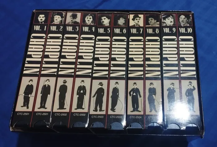 Box c/ 10 Fitas VHS Charlie Chaplin 1993 Importado, Canadá (Raro no Brasil, ótimo estado)
