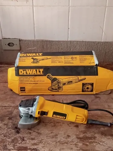 Esmerilhadeira angular 4.½ Dewalt 800w 220v