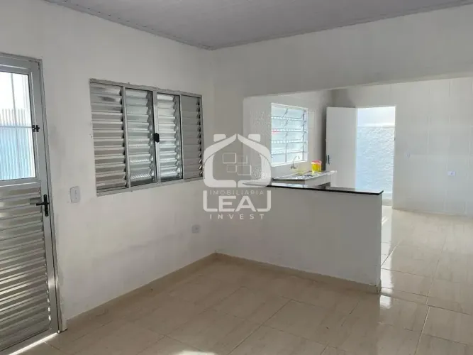 Casa para locação de 50 m² com 2 quartos e 1 vaga de garagem no Parque Fernanda | Zona Sul