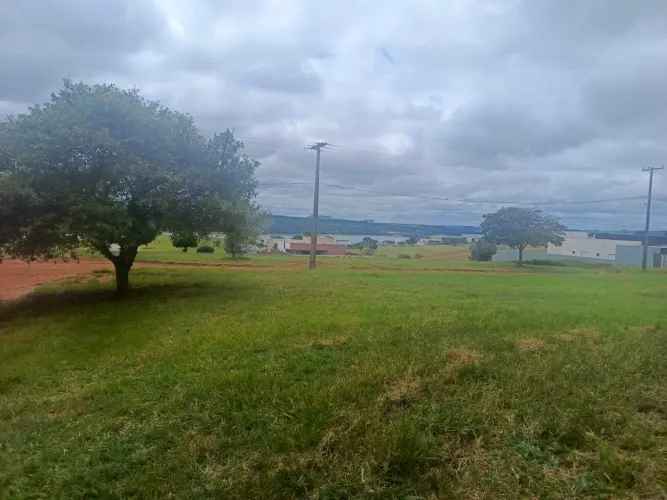 Vendo lote no condomínio Riviera de Santa Cristina II em Paranapanema/ SP