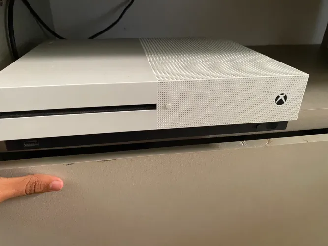 Xbox one s 1tb 2 controle vem com gta 5