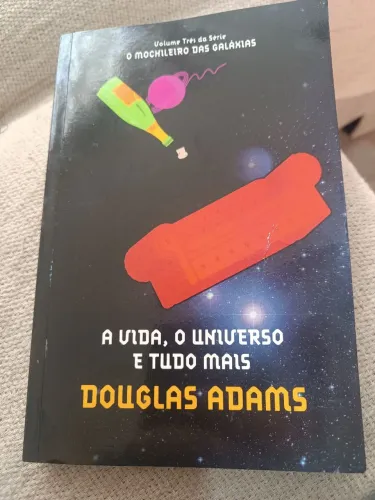 Livro O mochileiro das galáxias (Douglas Adams)