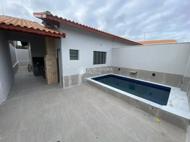 Casas Novas com Piscina no Lado Praia - Mongaguá (Bairro Plataforma)