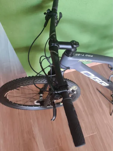 BICICLETA OGGI QUADRO 19 PRO T-20 CATTURA PRO LIGHT CARBON BOOST SYSTEM GRAFITE/PRETO