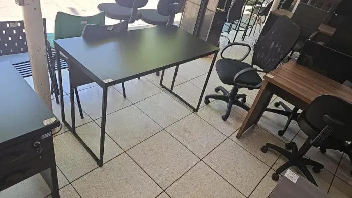 Mesa Escrivaninha Escritório, Pé industrial, Tampo de MDF, NOVA, Fabricação Própria