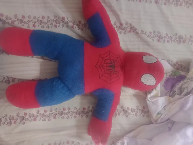 vendo boneco de pelucia homem aranha