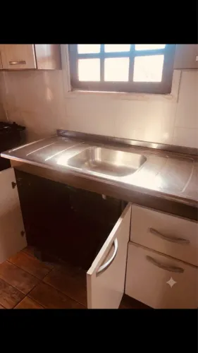 balcão c/armário em baixo.