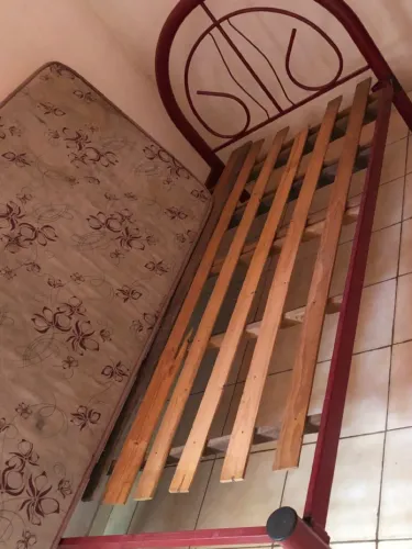 Vendo cama solteiro com colchão