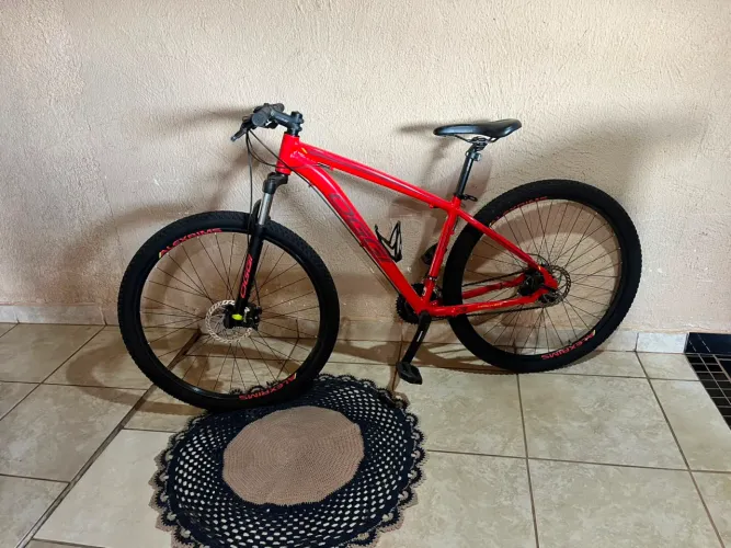 Vende-se bicicleta Aro 29 ?novíssima?