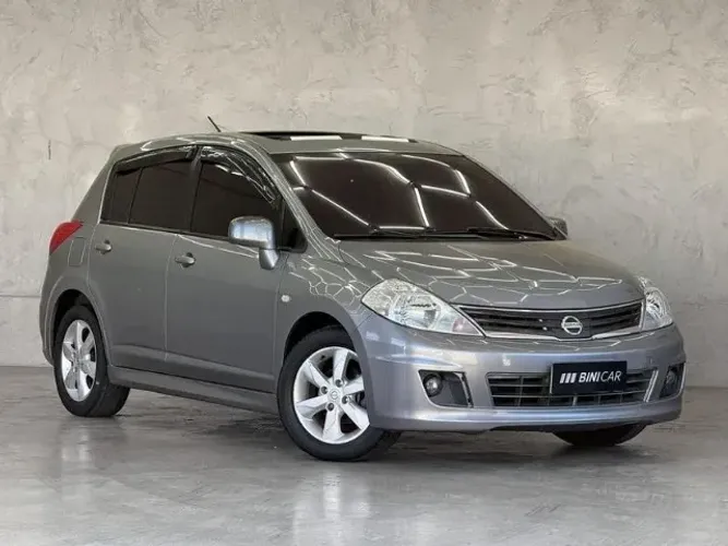 Nissan Tiida SL 1.8/1.8 Flex 16V Mec. 2013