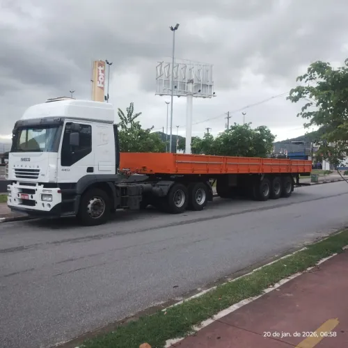 Cavalo Iveco e carreta