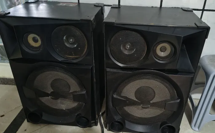 Caixas de som Sony 15 com divisor