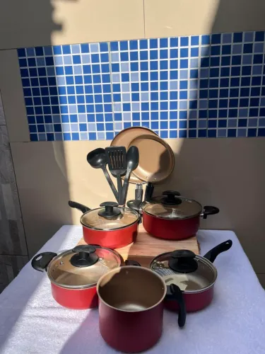 Kit 10 peças PANELAS antiaderentes com kit de talheres NOVOS