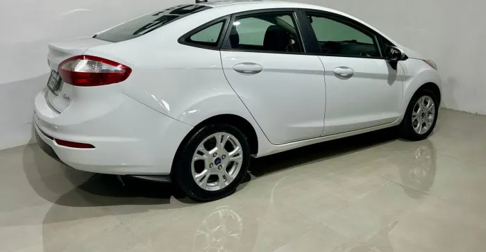 Ford Fiesta Sedan 1.6 16V Flex Aut. 2015