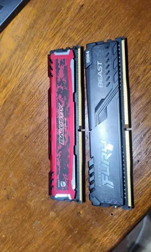 Memória ram ddr4 8gb (apenas a vermelha disponível)