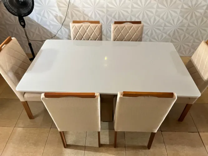 Mesa nova de madeira