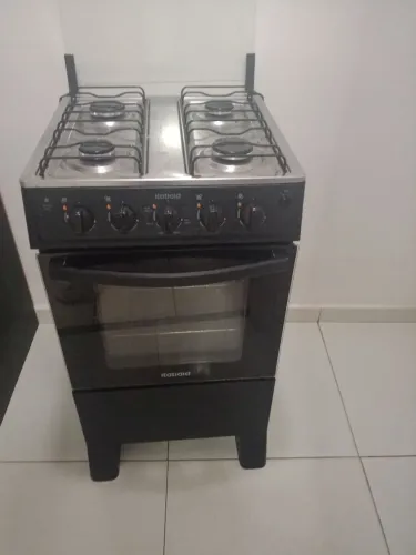 Fogão  quatro boca  um ano de uso . 
