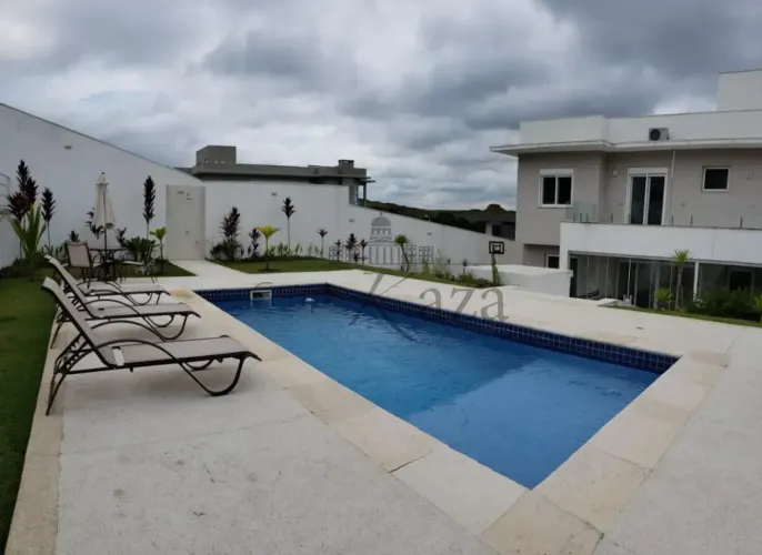 Casa em Condomínio - Urbanova - Condomínio Reserva do Paratehy - 5 Dormitórios - 315m².