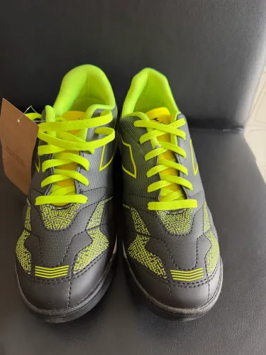 Chuteira Diadora 43 com etiqueta