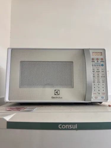 Microondas bom , precisando só da uma olhadinha no botão de ligar e desligar