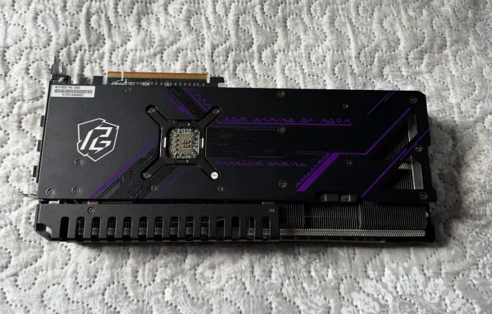 RX 7700XT PHANTOM GAMING OC 12GB