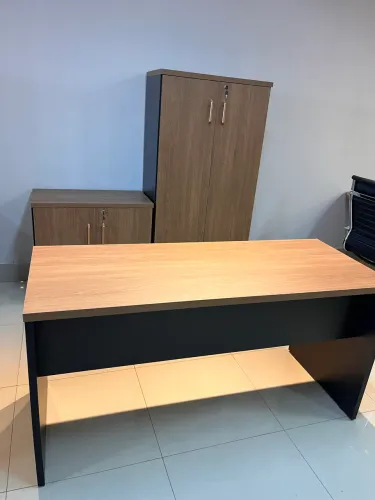 COMBO MESA 1.50 E ARMARIOS ESCRITÓRIO