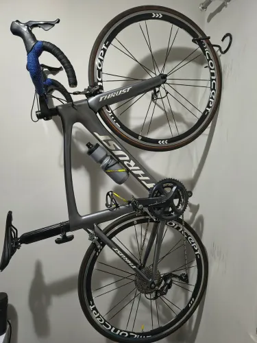 Bike Speed Thrust carbono TAM 52 toda 105 11 velocidades com pedivela Ultegra