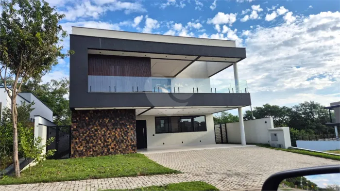 Casa à venda com 4 quartos no Condomínio Alphaville Nova Esplanada 3 na cidade de Votorant