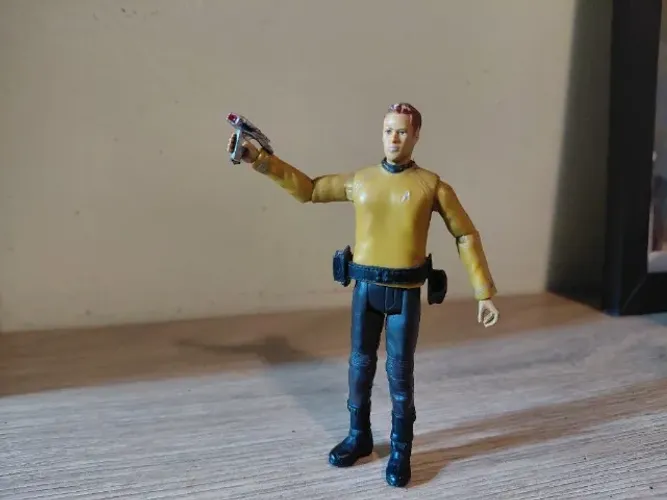 Boneco Capitão Kirk Star Trek Playmates (2009) 10cm