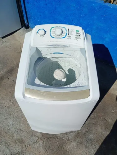 Máquina de lavar roupa Electrolux 10kg funcionando perfeitamente e com garantia ?