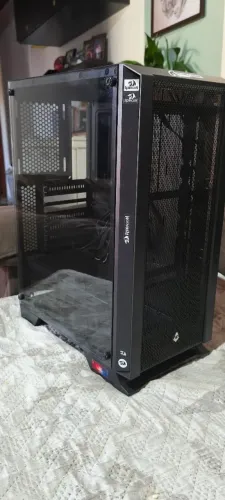 Gabinete Mid Tower