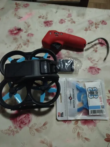Drone avata 1 top de mais todo revisado com 1 bateria o carregador e 1 controle