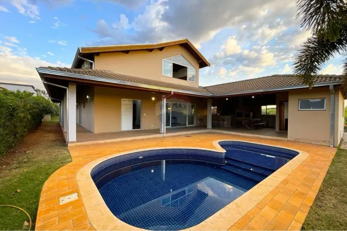 Luxo e Tranquilidade: Casa em Portal dos Lagos