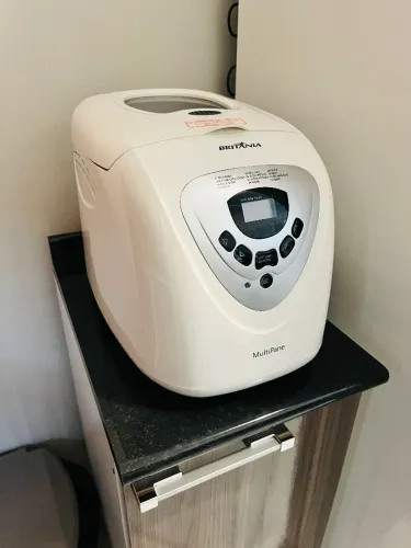 Máquina de pão Britânia Multipane praticamente nova