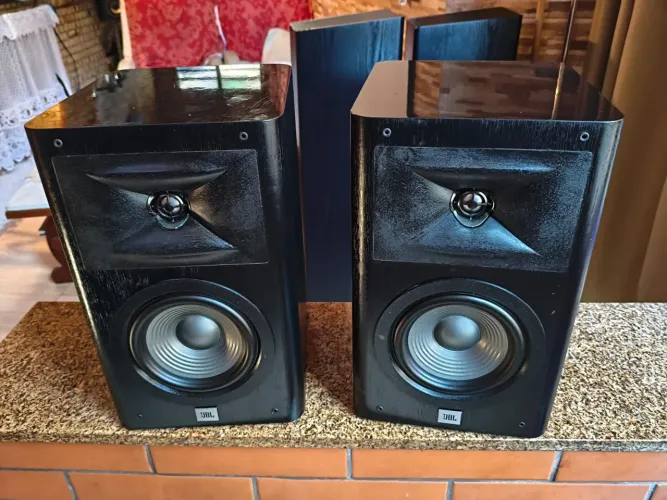 Par de caixas bookshelf jbl studio 230