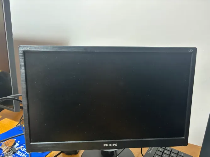 Kit Computador Completo (CPU NFX + Monitor Philips 18.5" LED + Teclado)