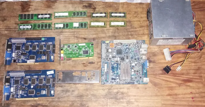 Vendo Peças de Computador Antigas com Defeito