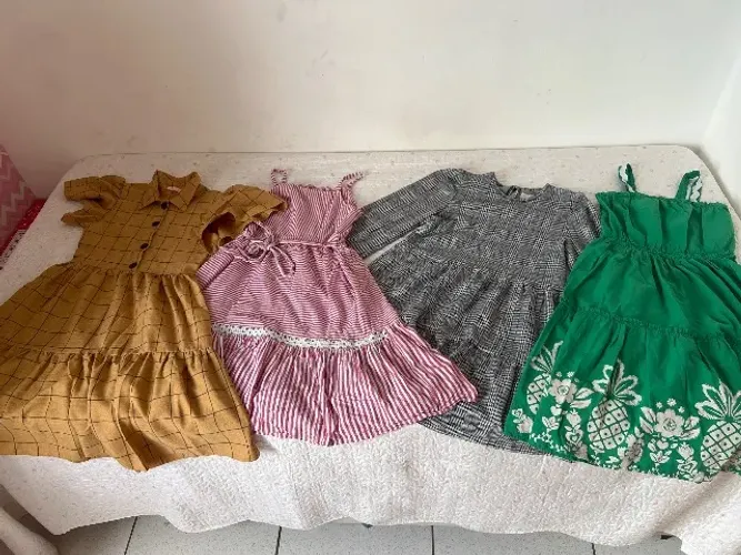 4 Vestidos infantil usados poucas vezes marcas (Momi,bloom,Fuzark)