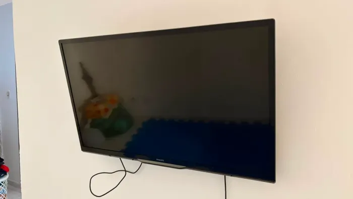 TV Philips aproximadamente 42" ? com linha na tela