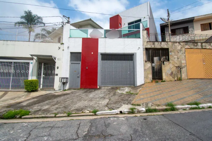Casa comercial na Rua Turiuba, 146 400 m²