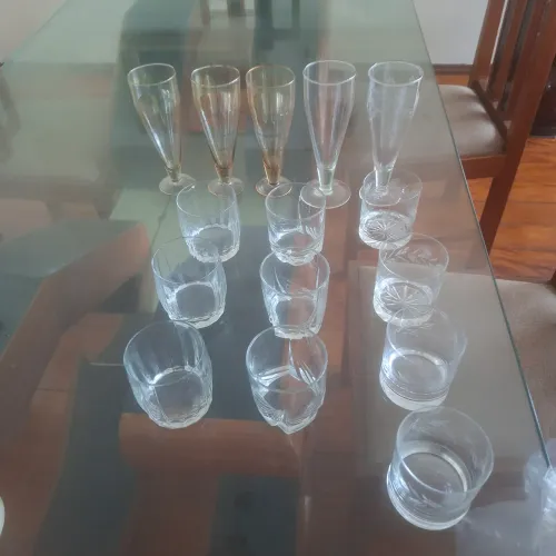Copos de cristal e Tulipas
