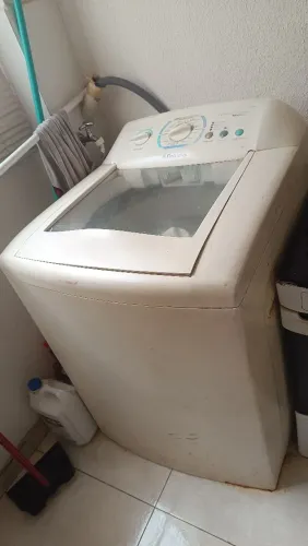 máquina de lavar ( não está centrifugando )